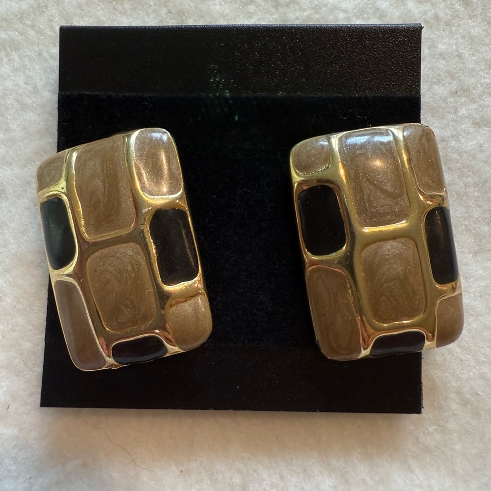 🔥 2/$8, 3/$10, 4/$12 🔥Gold and Black Geometric Clip-On Earrings